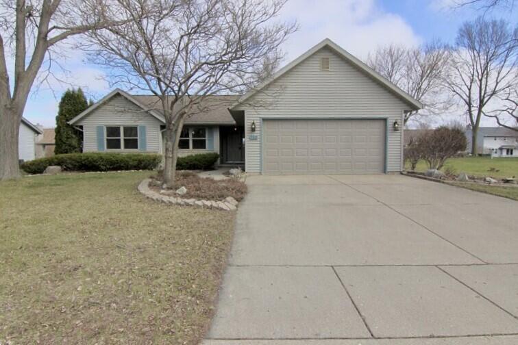 702 Oakwood Ln, Watertown, WI 53094