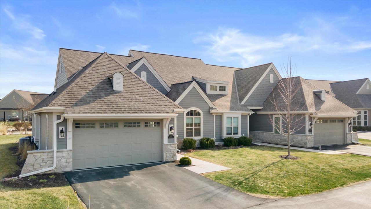 1751 Derby Ln, Oconomowoc, WI 53066