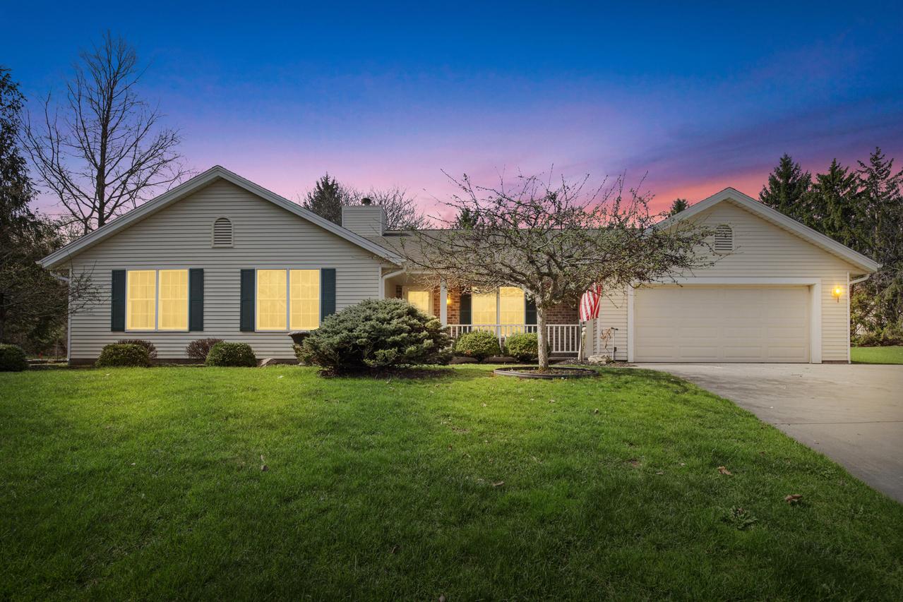 2132 Penhurst Way, Waukesha, WI 53186