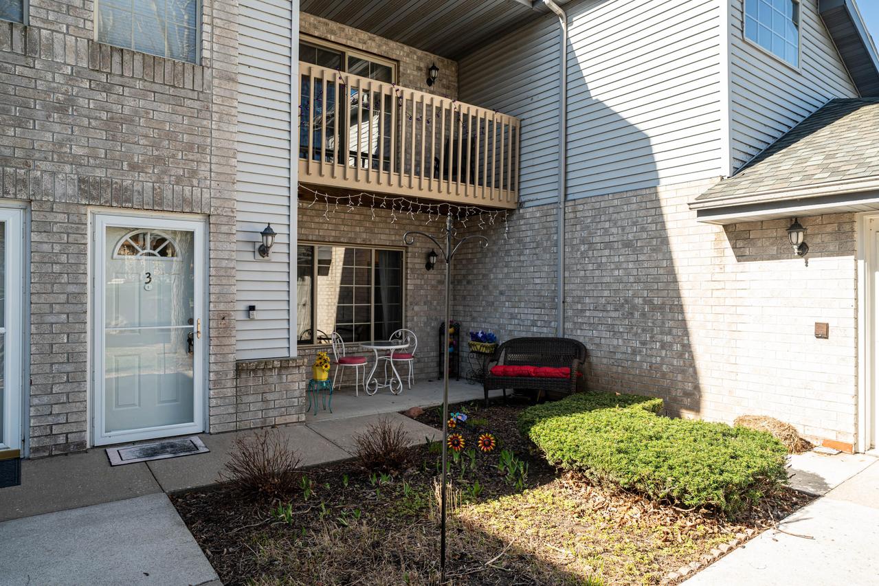 9390 W Loomis Rd ##3, Franklin, WI 53132