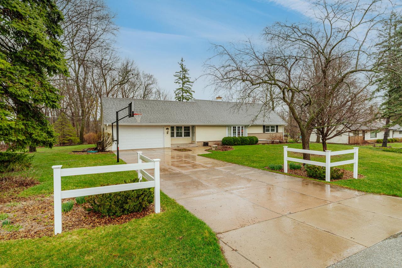 1970 N 166th St, Brookfield, WI 53005