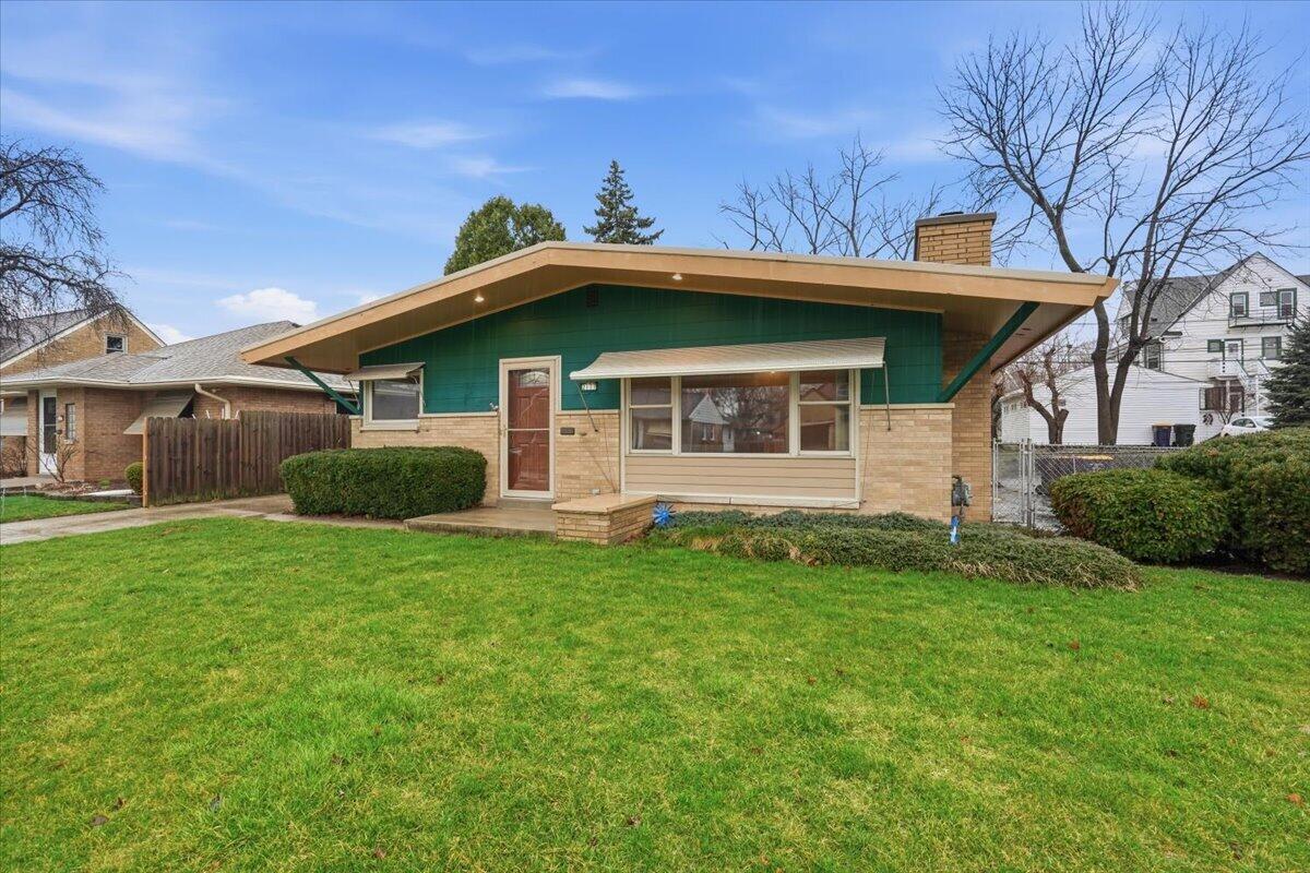 2177 S 80th St, West Allis, WI 53219