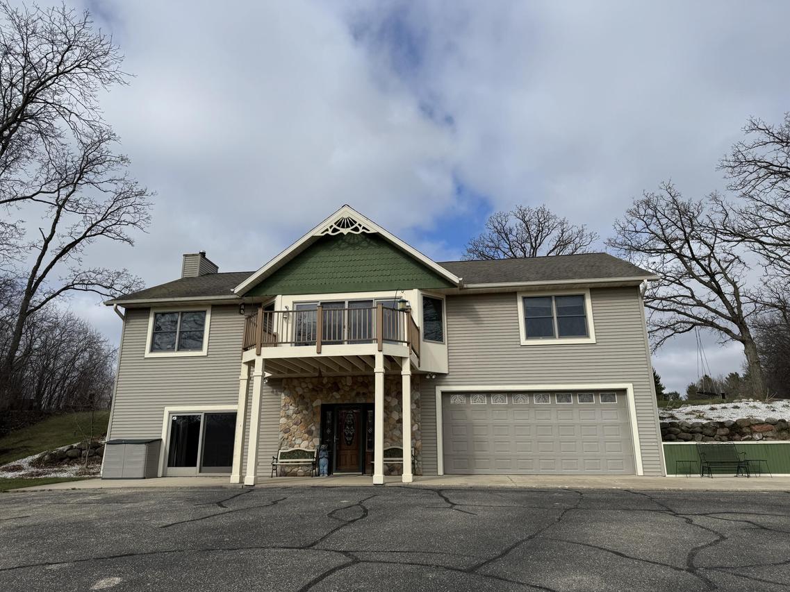 W360S10139 Markham Rd, Eagle, WI 53119
