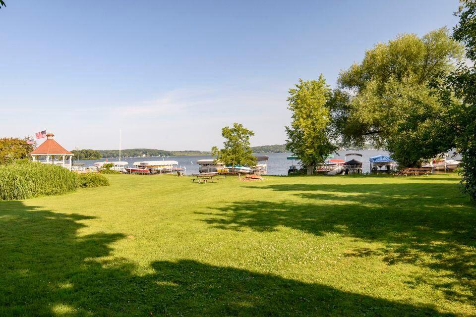 W269N2762 Lelah Ave, Pewaukee, WI 53072