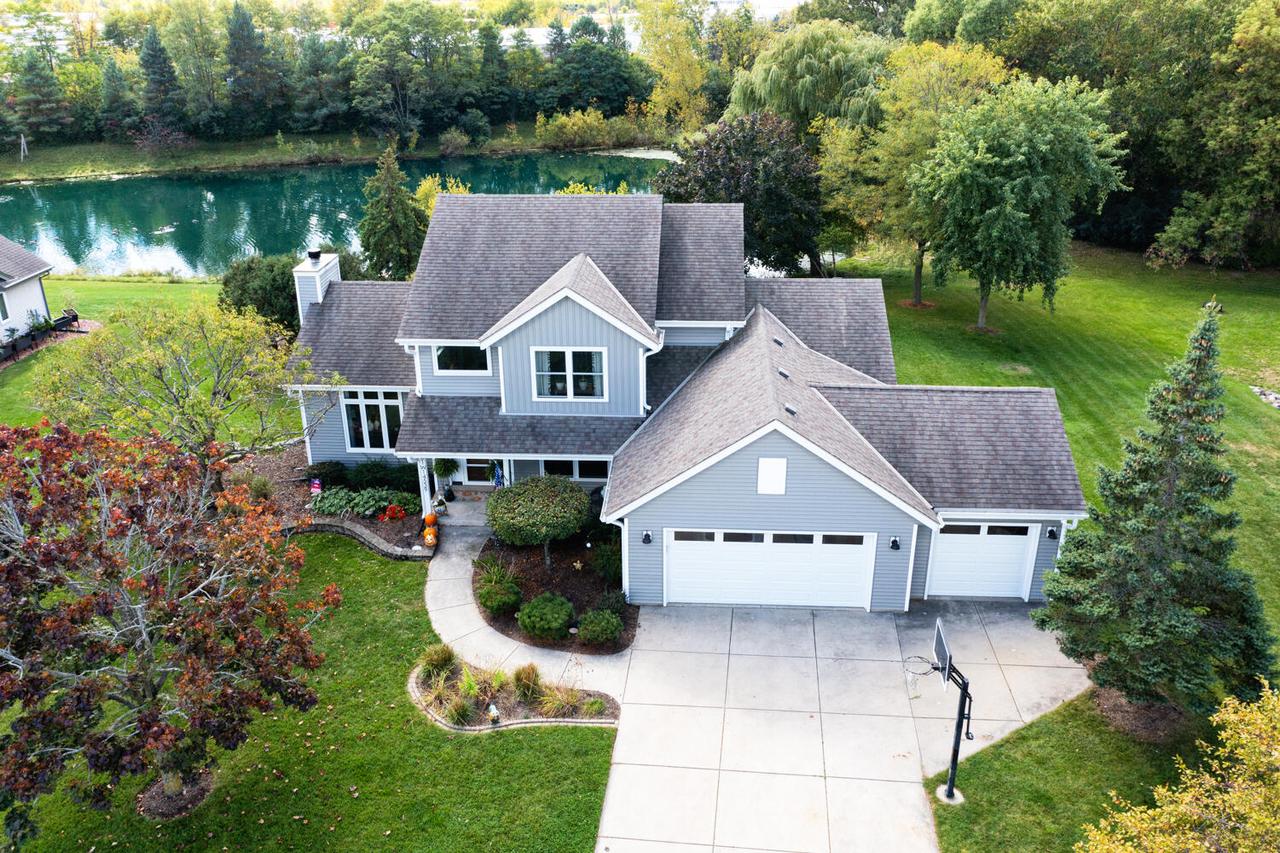 N61W14539 Brookside Dr, Menomonee Falls, WI 53051