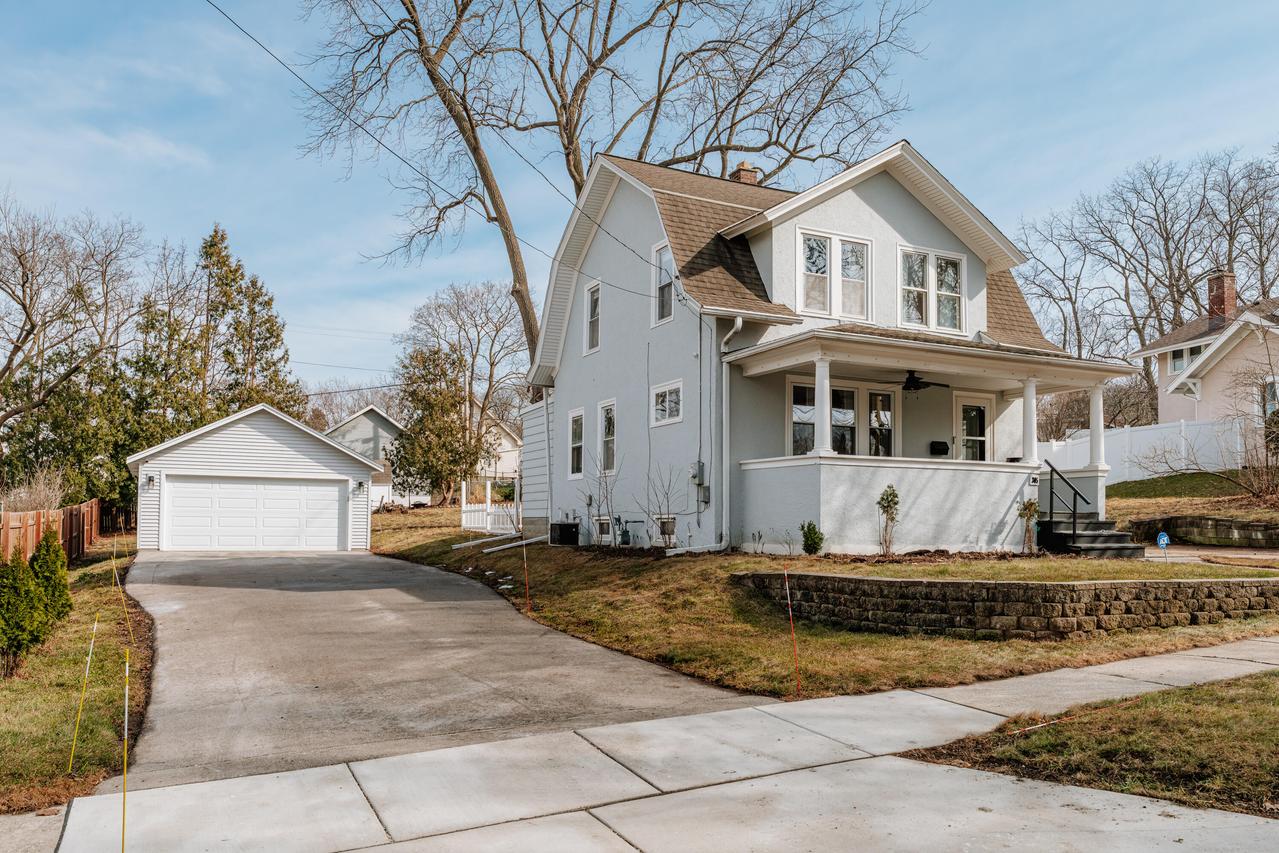 305 Fisk Ave, Waukesha, WI 53186