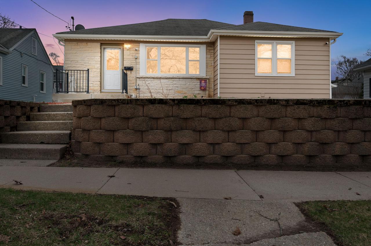 310 Hyde Park, Waukesha, WI 53188