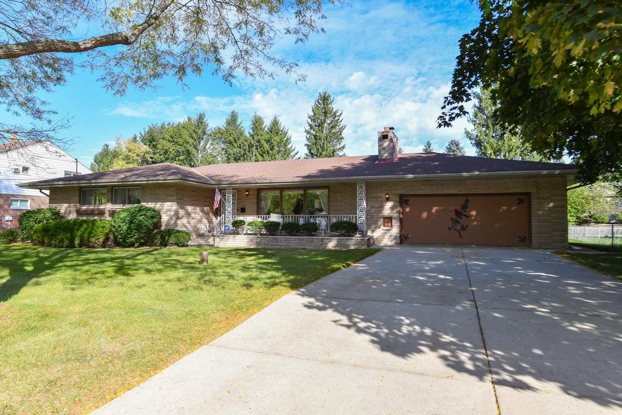 10544 W Howard Ave, Greenfield, WI 53228