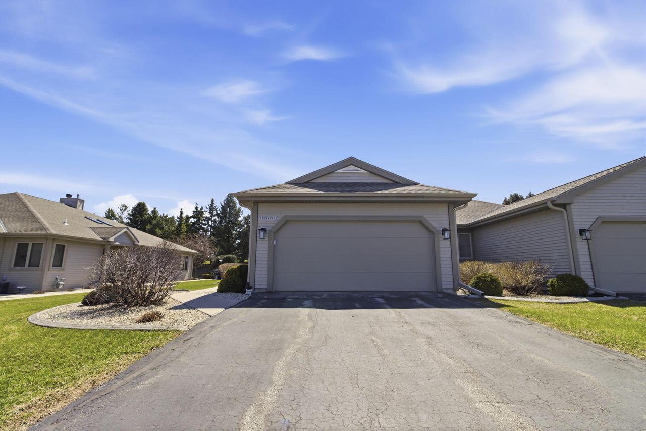 N80W17455 Robin Cir, Menomonee Falls, WI 53051