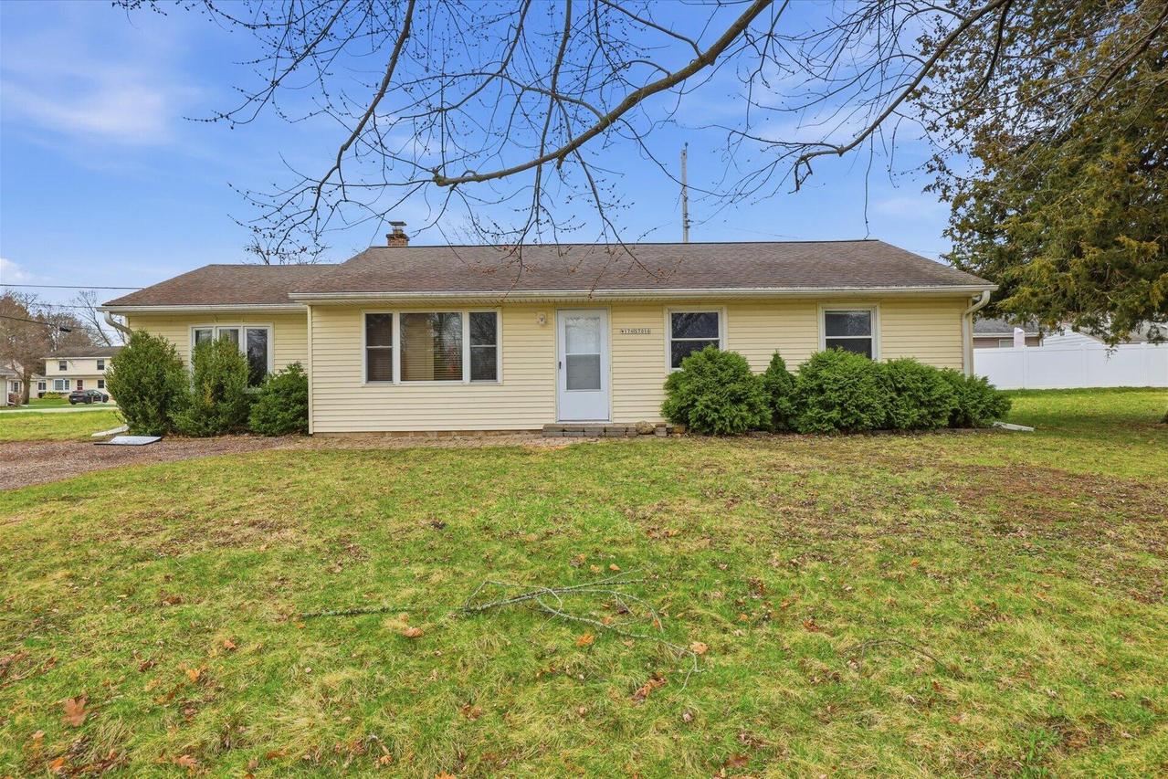 W176S7016 Wildwood Dr, Muskego, WI 53150