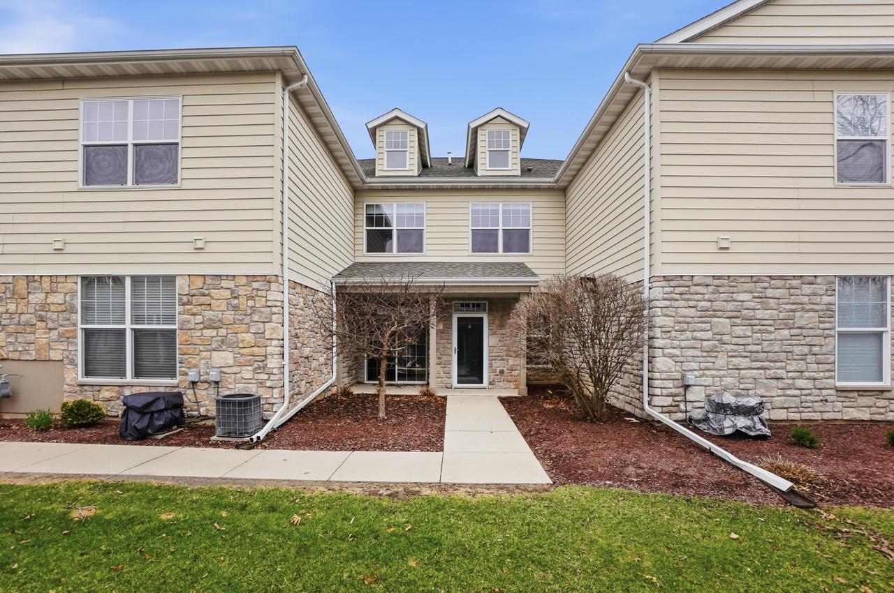 N16W26521 Meadowgrass Cir #G, Pewaukee, WI 53072