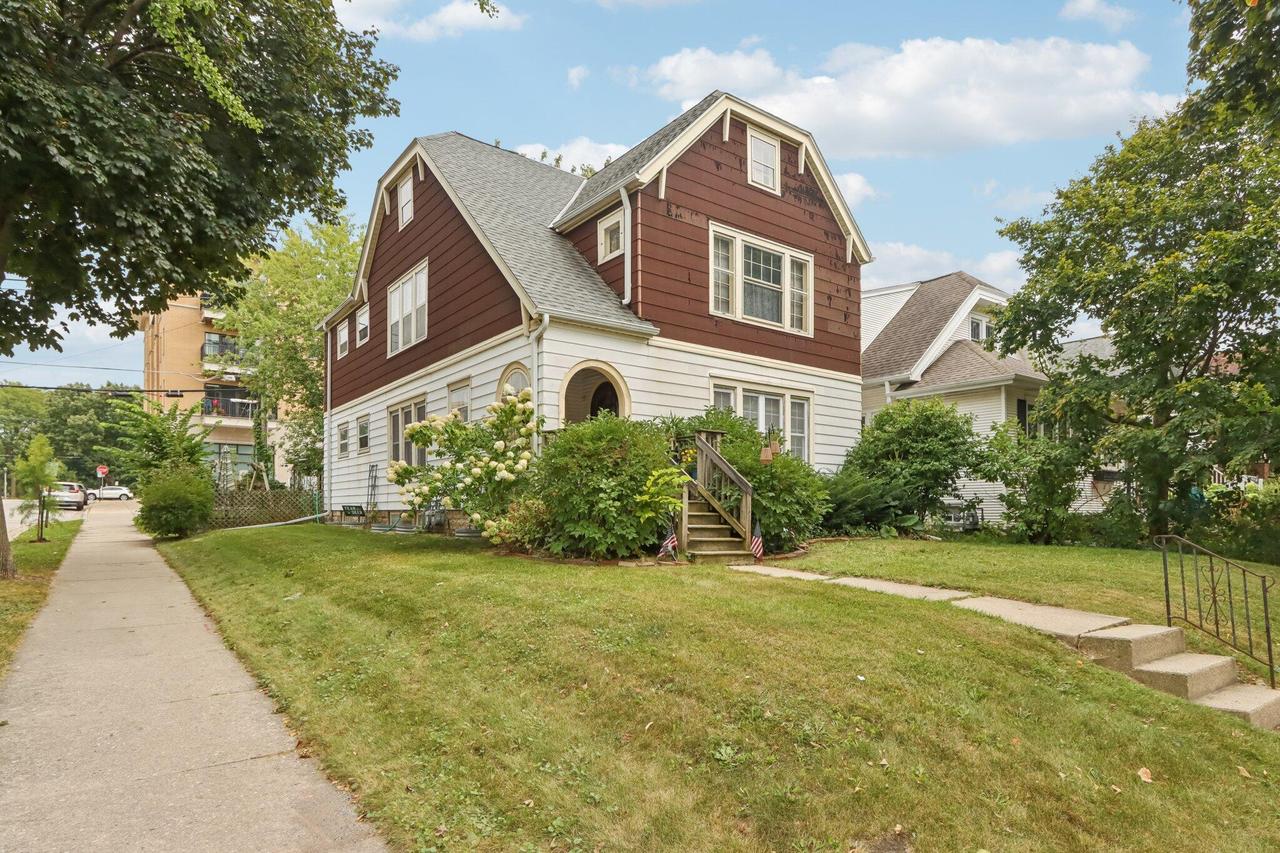 4480 N Bartlett Ave #4482, Shorewood, WI 53211