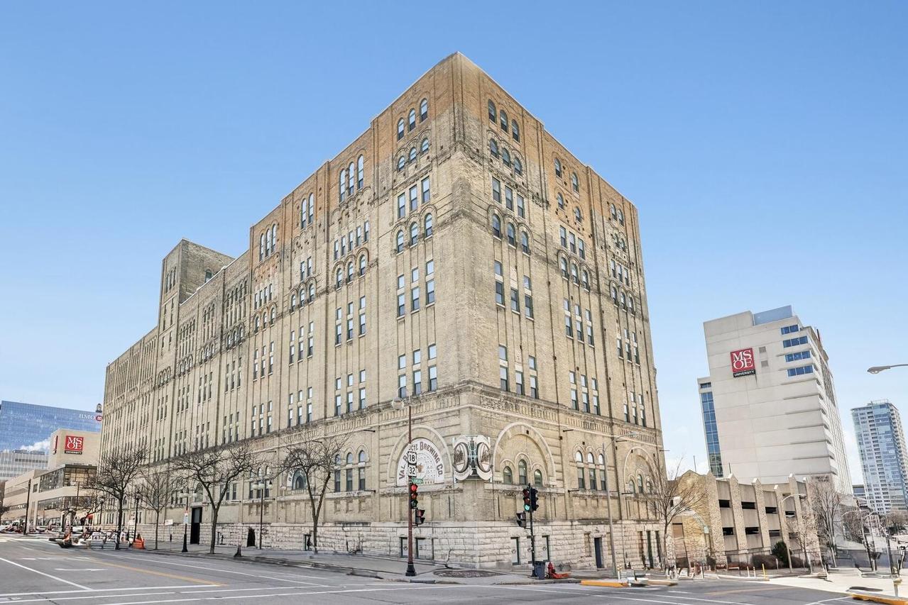 270 E Highland Ave #446, Milwaukee, WI 53202