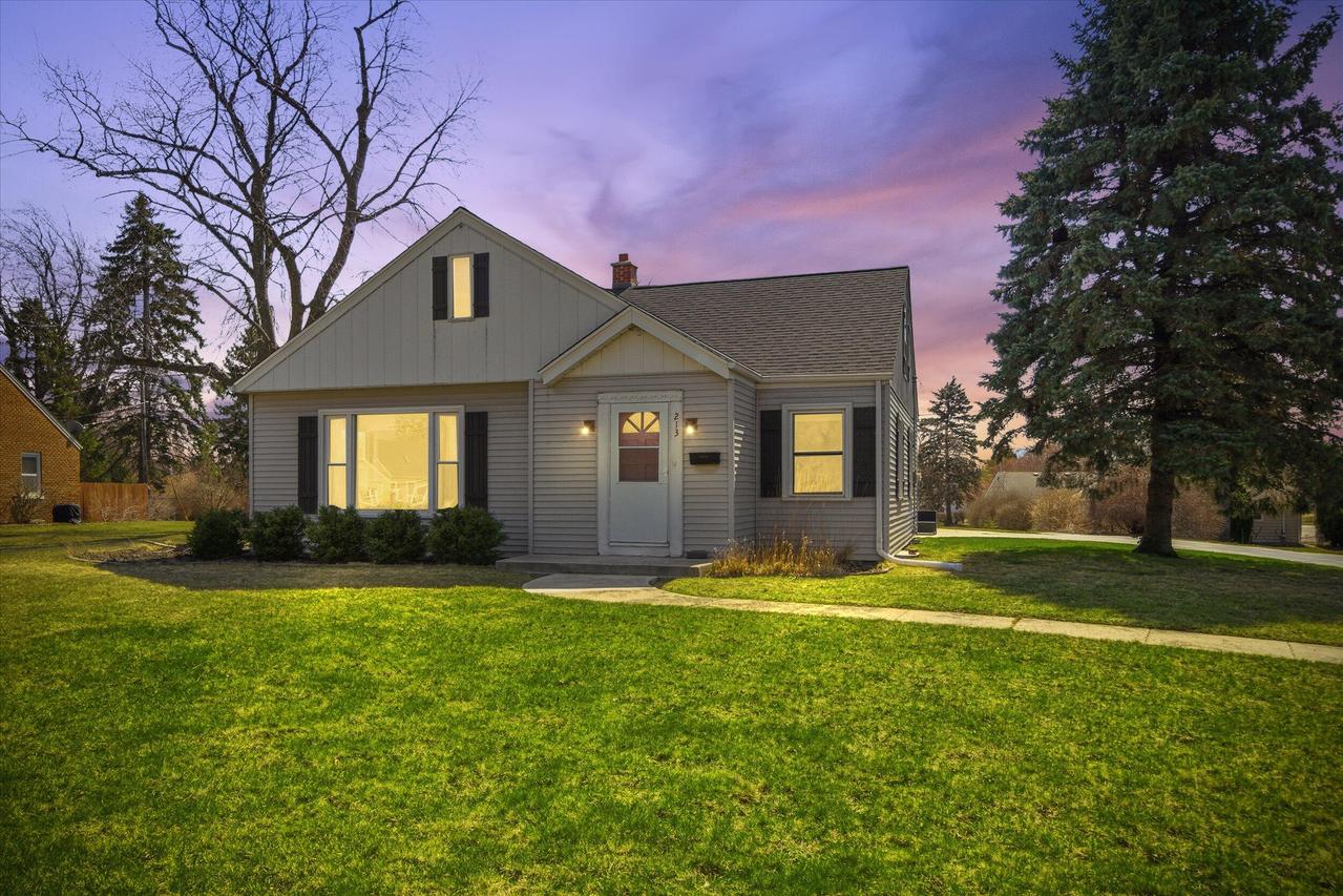 213 E Douglas St, Port Washington, WI 53074