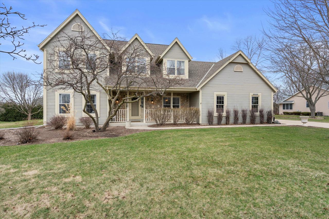 N66W13490 Crestwood Dr, Menomonee Falls, WI 53051