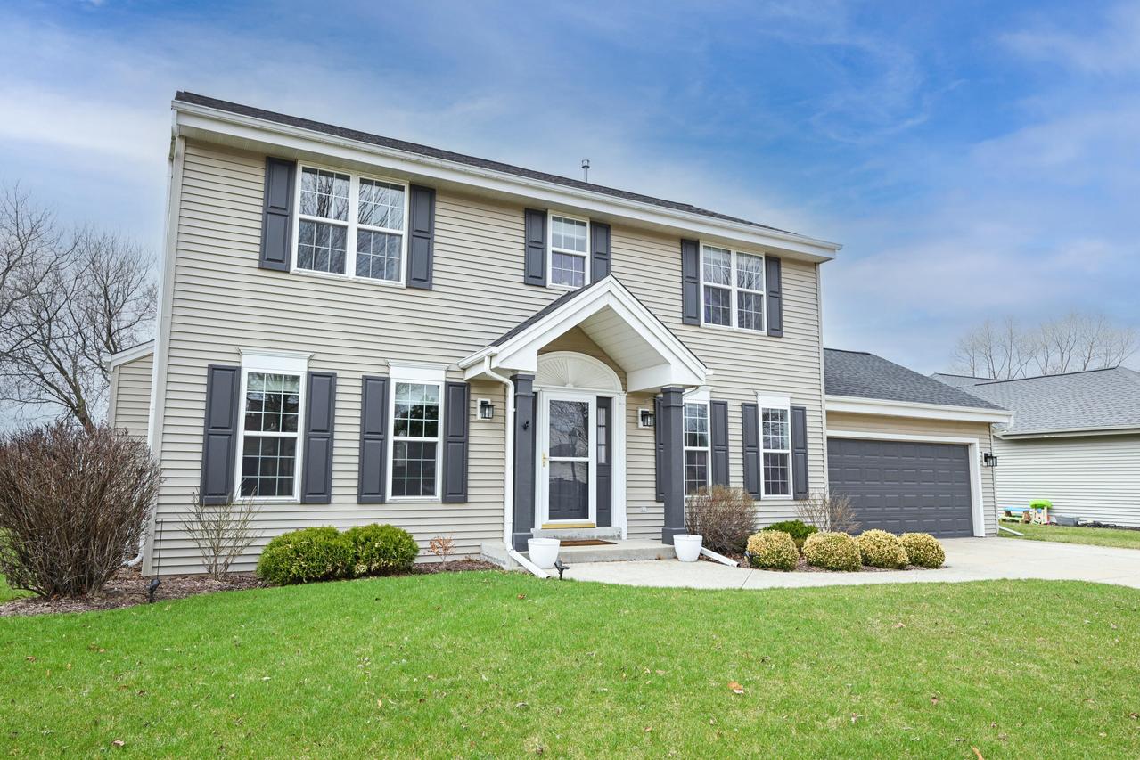 3728 Stillwater Cir, Waukesha, WI 53189