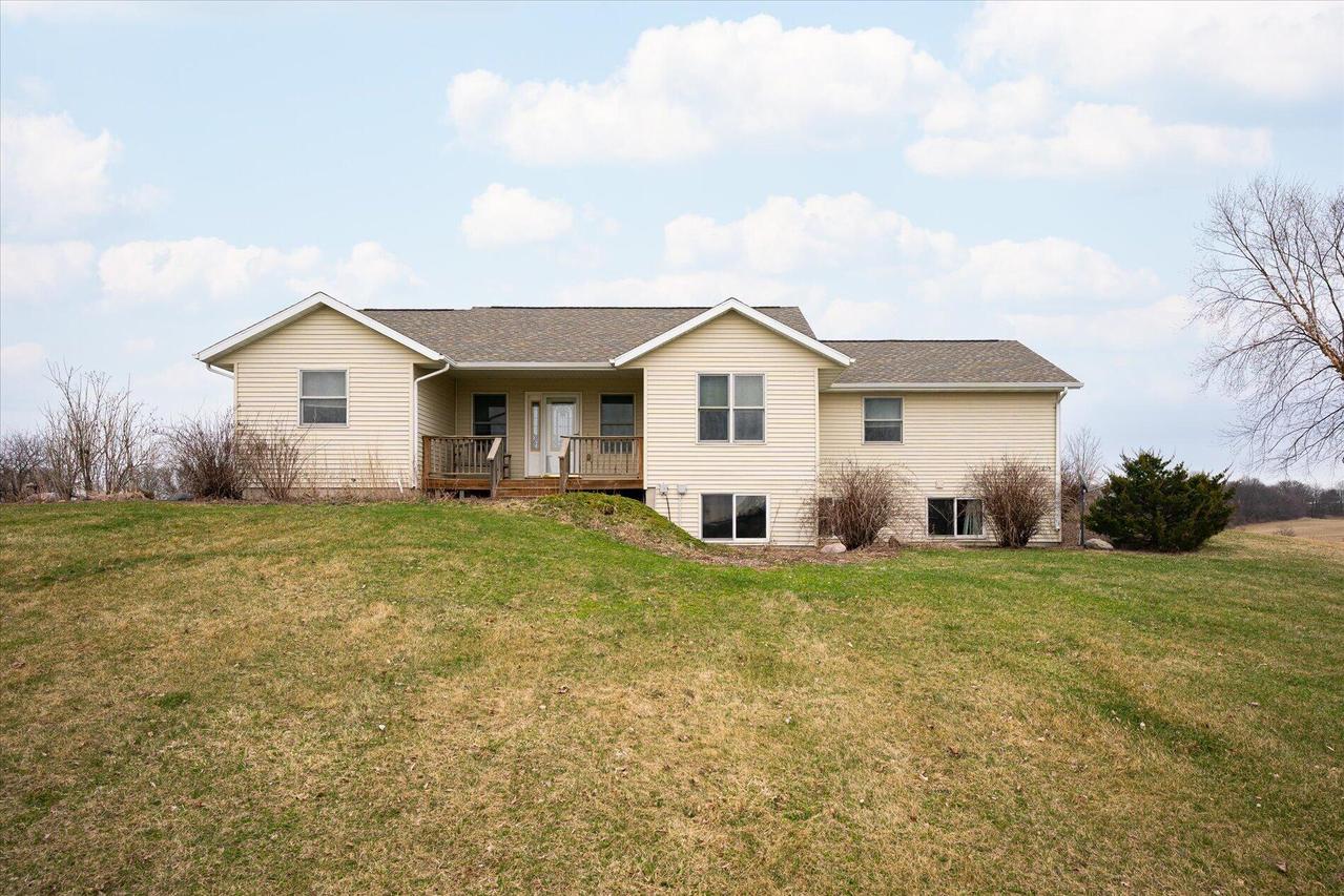 E7512 Meadowview Ln, Franklin, WI 54665