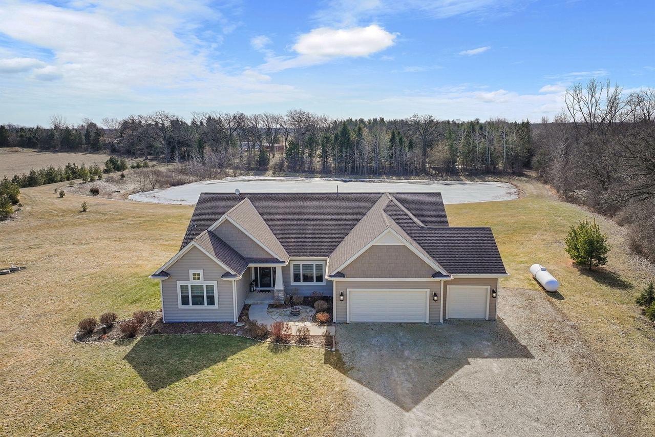 21229 Plank Rd, Dover, WI 53139