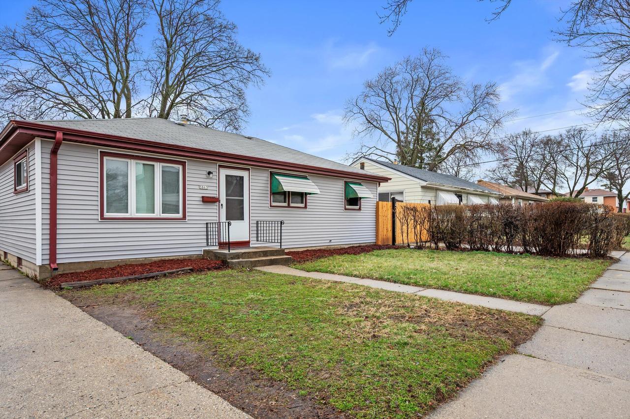 5863 N 62nd St, Milwaukee, WI 53218