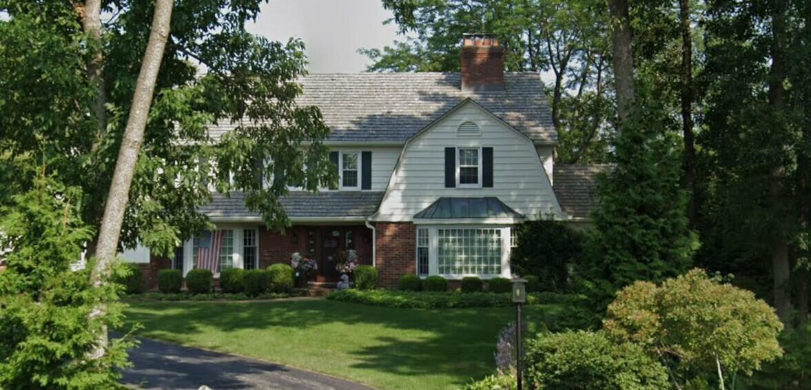 10410 N Haddonstone Pl, Mequon, WI 53092