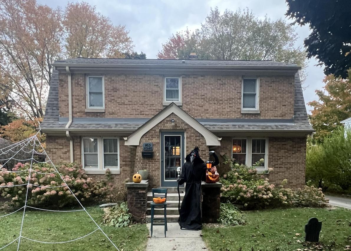 W65N548 St John Ave, Cedarburg, WI 53012