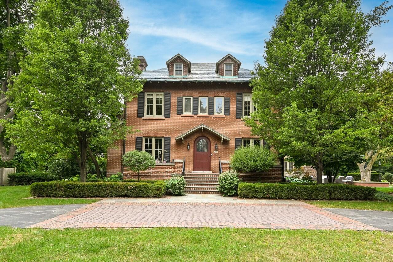 1839 N 74th St, Wauwatosa, WI 53213