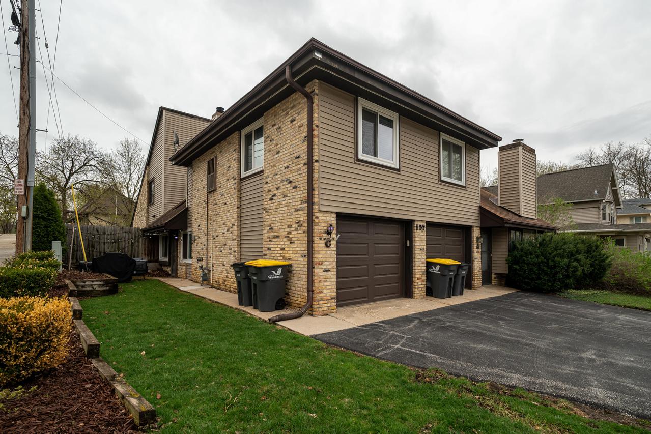 127 Garfield Ave #C, Waukesha, WI 53186