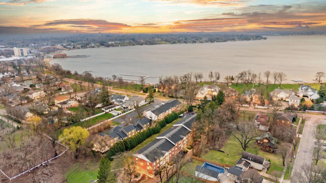 1305 W Main St #202, Lake Geneva, WI 53147