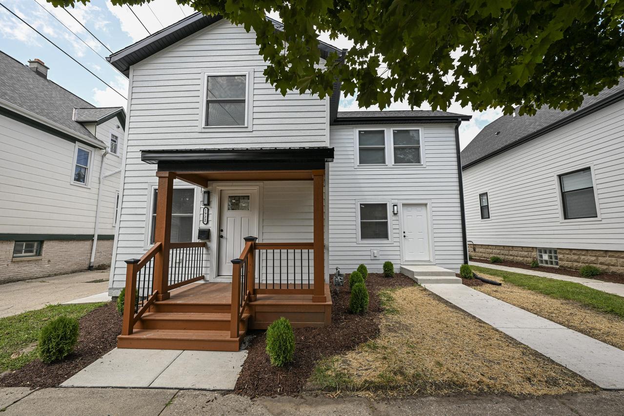 1922 E Iron St, Milwaukee, WI 53207