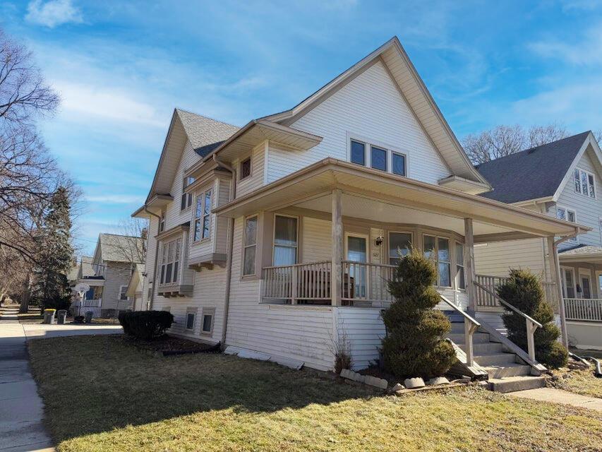527 N Hartwell Ave, Waukesha, WI 53186
