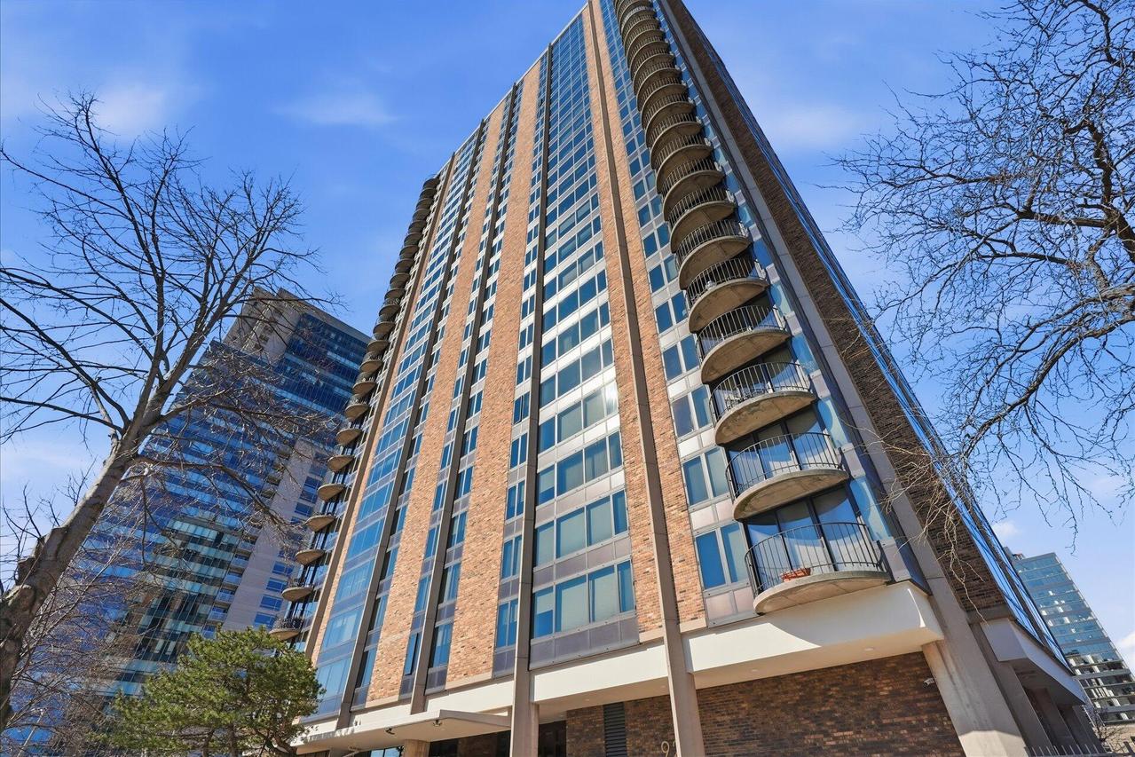 929 N Astor St #1403, Milwaukee, WI 53202
