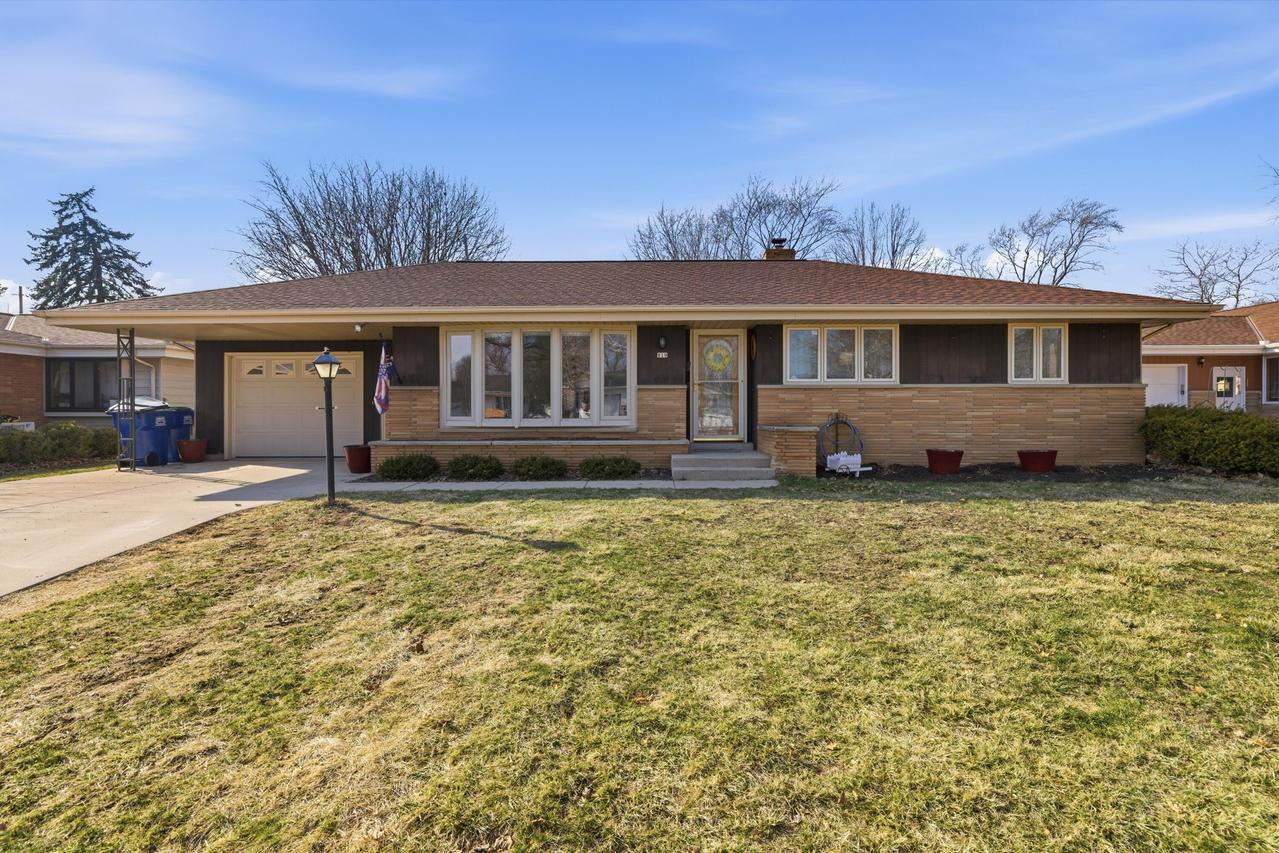 919 N Stanford St, Port Washington, WI 53074