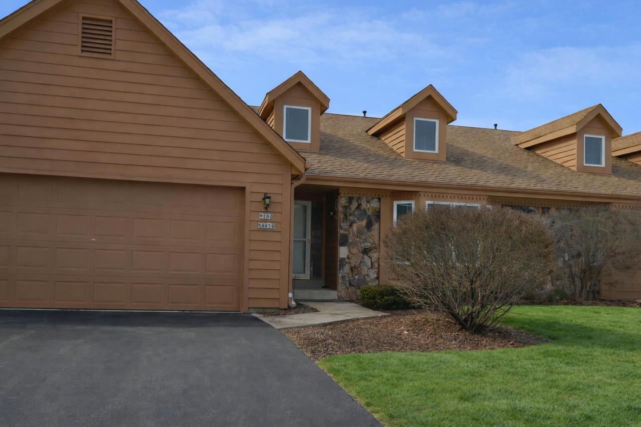 W180N9879 Riversbend Cir, Germantown, WI 53022