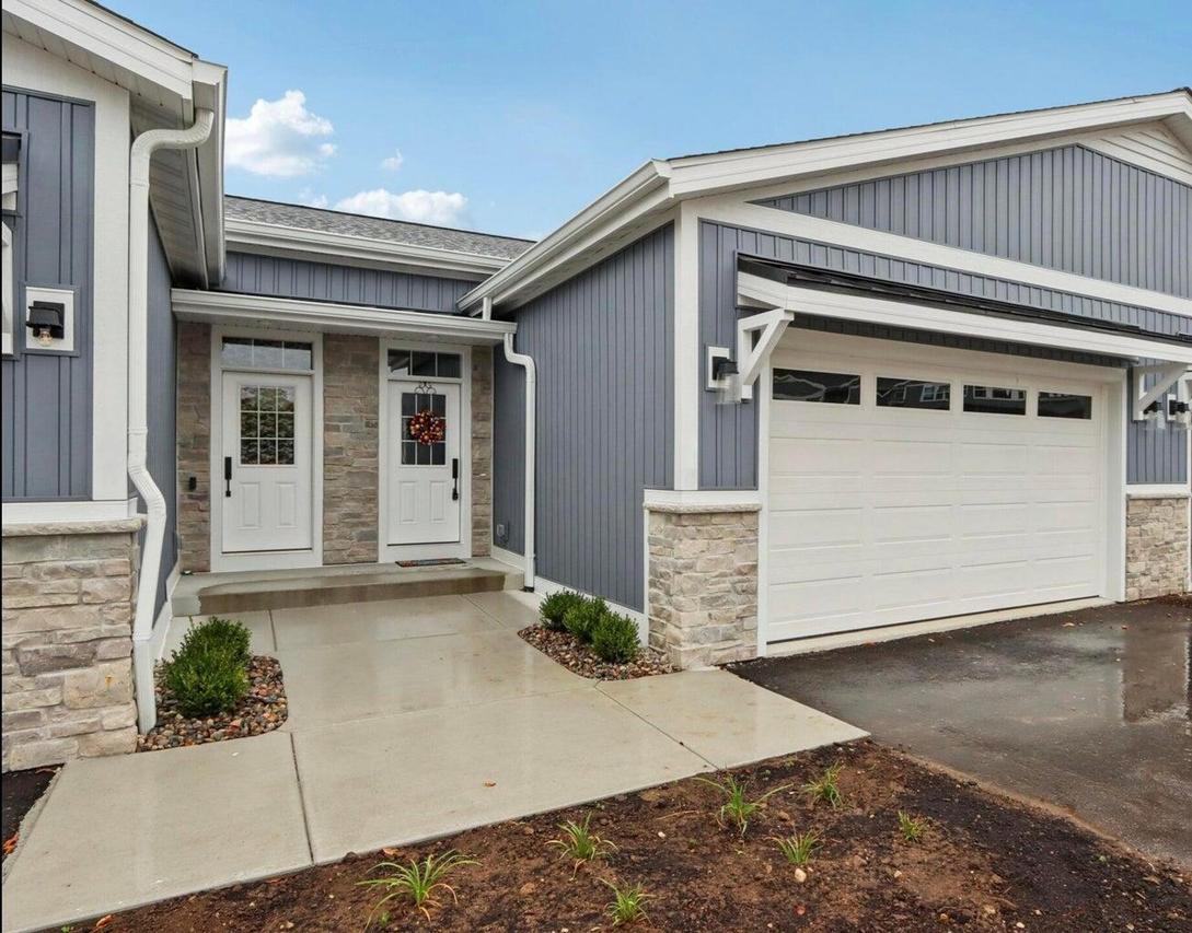 405 Falcon Ridge #16, Burlington, WI 53105
