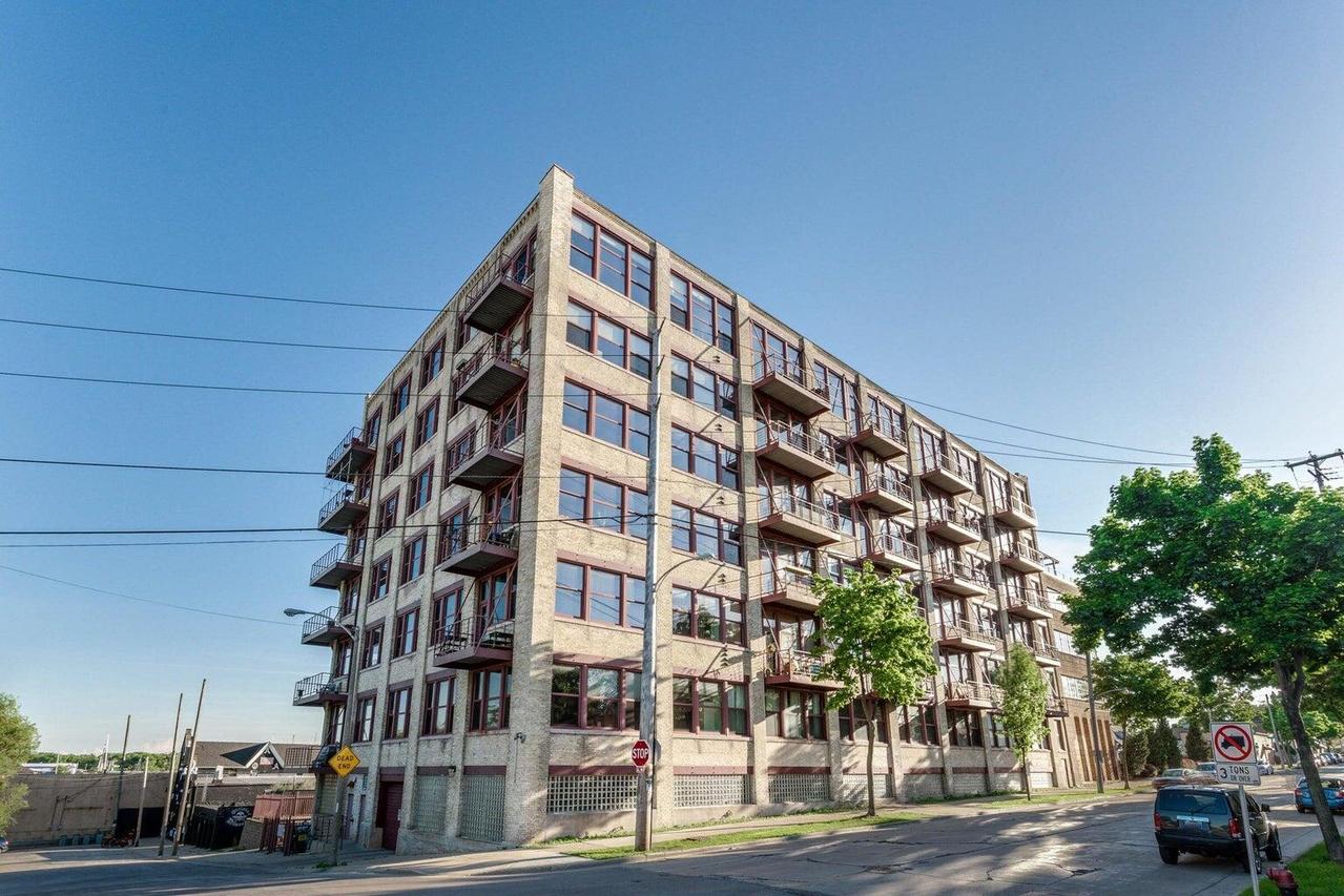 215 W Maple St #106, Milwaukee, WI 53204