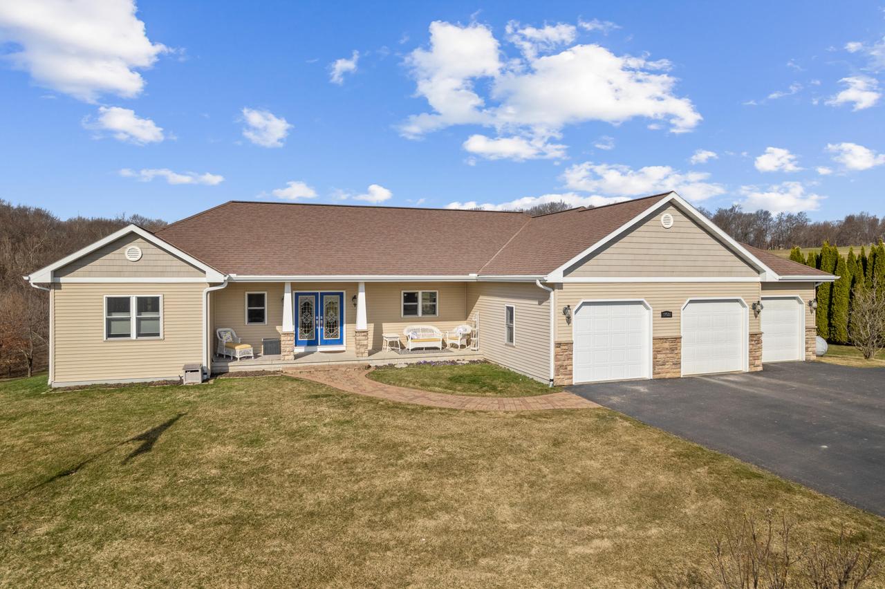 17531 Hemlock Rd, Adrian, WI 54660