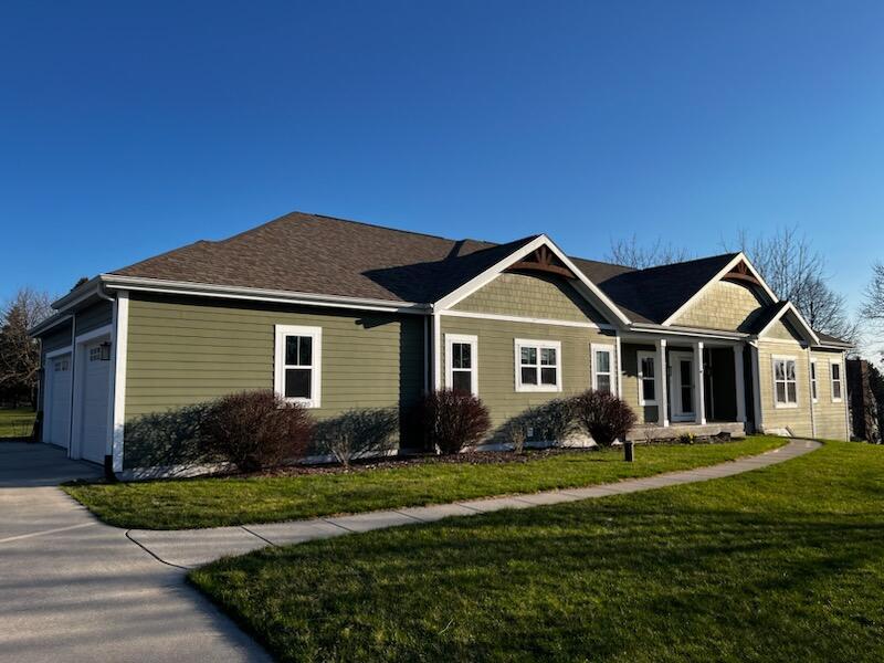 N5W31720 Twin Oaks Dr, Delafield, WI 53018