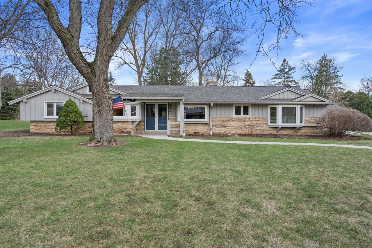 17505 Azure Ln, Brookfield, WI 53045