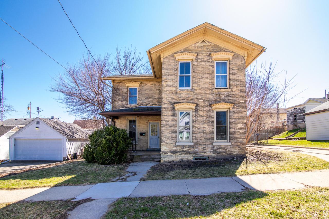 307 W Cady St, Watertown, WI 53094
