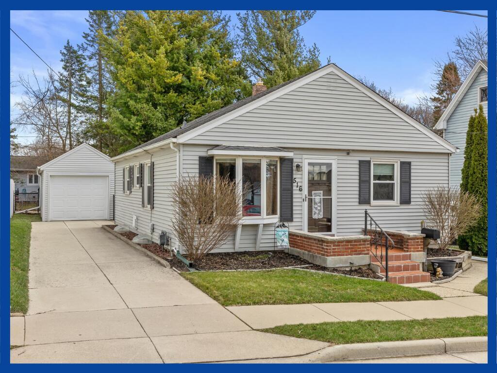 516 Third St, Hartford, WI 53027