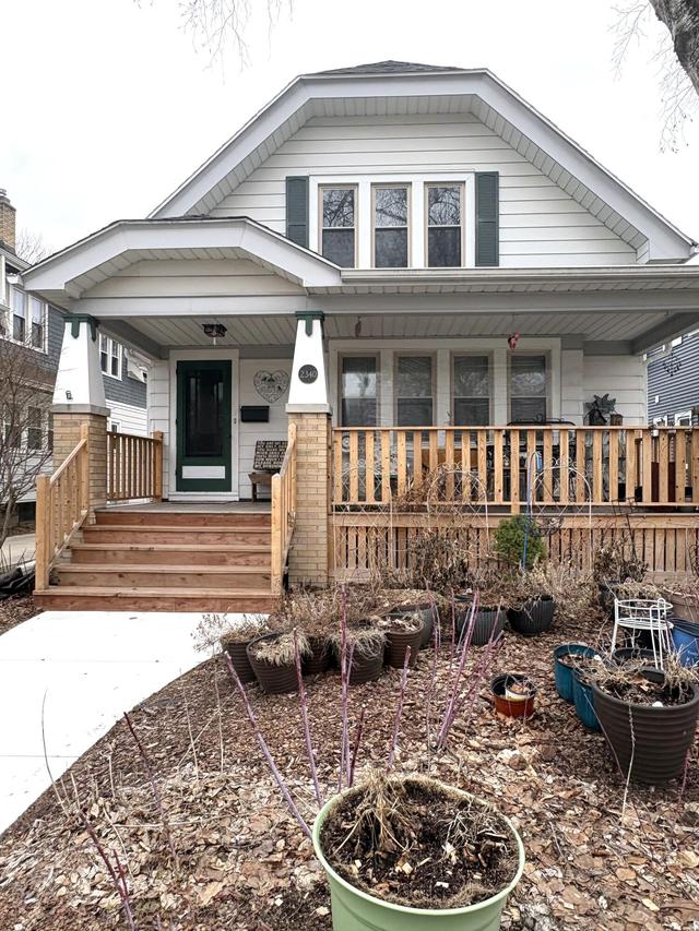 2340 N 70th St, Wauwatosa, WI 53213