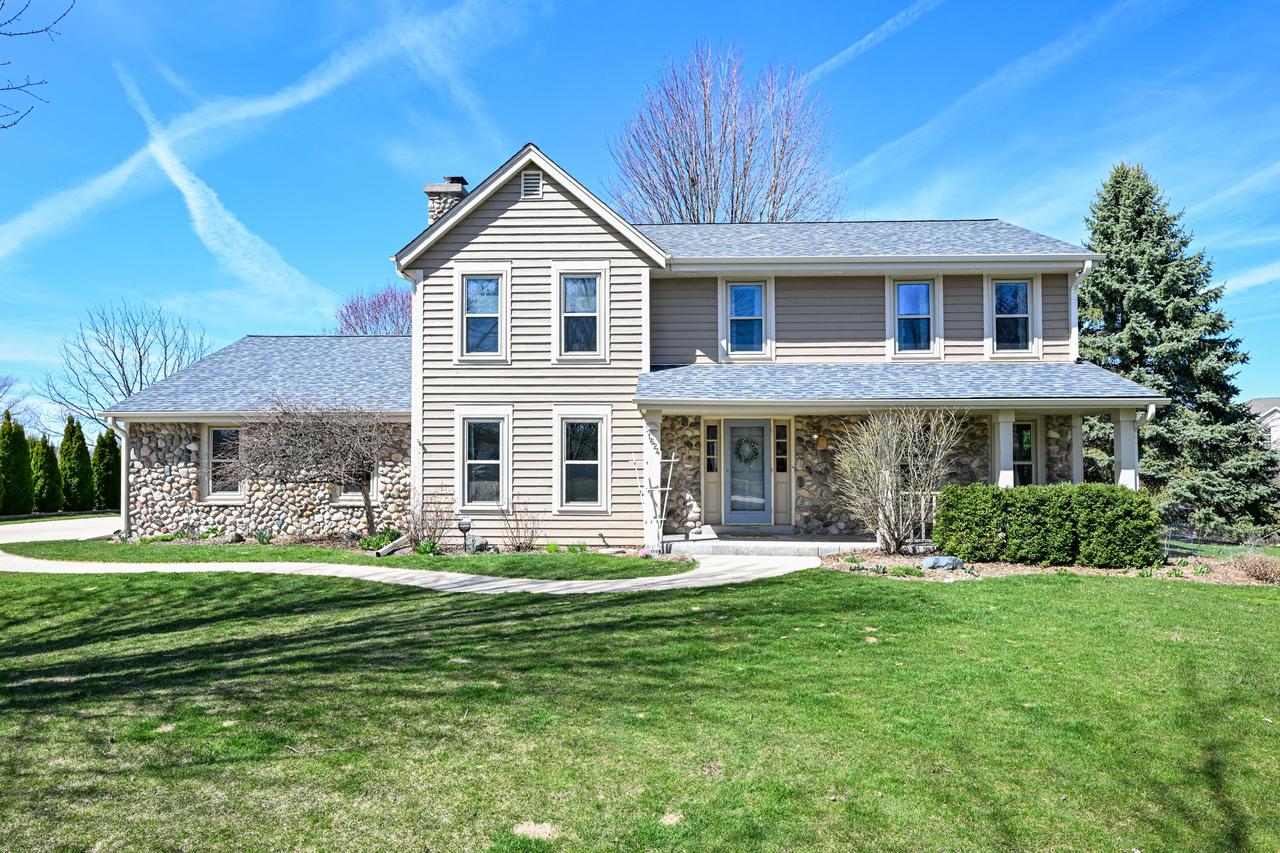 1624 Legend Cir, Waukesha, WI 53189