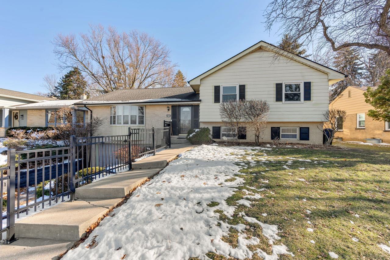 4132 Menomonee River, Wauwatosa, WI 53222