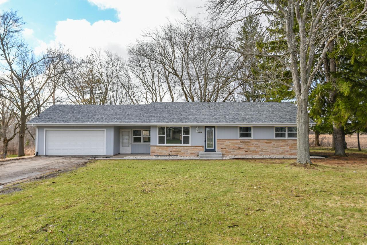 10905 W Oakwood Rd, Franklin, WI 53132