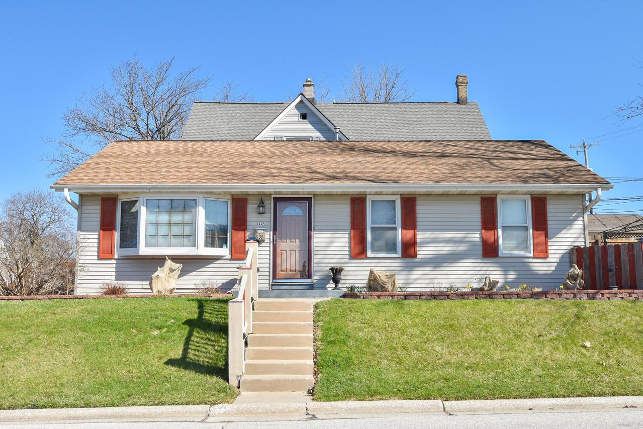 1432 Chestnut St, South Milwaukee, WI 53172