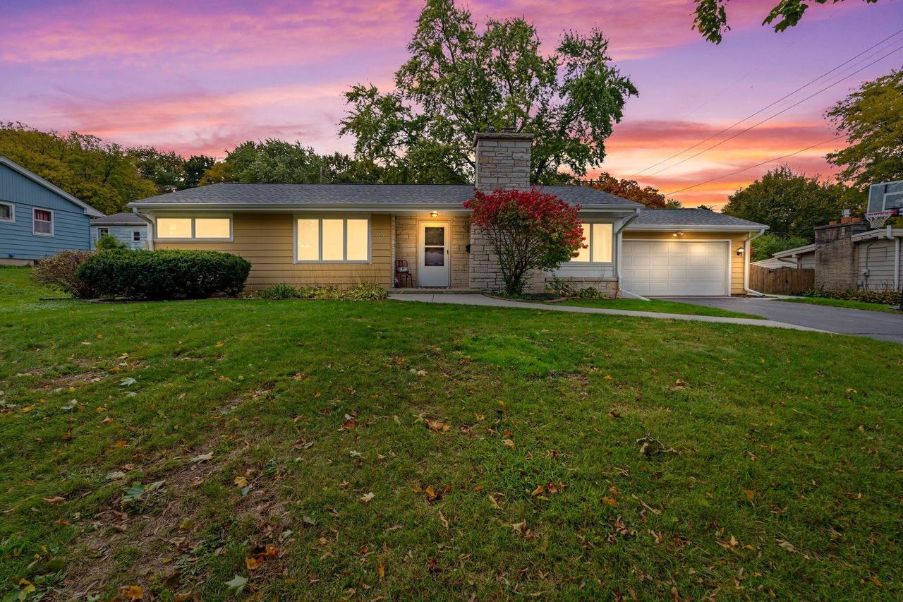 1011 E Wabash Ave, Waukesha, WI 53186