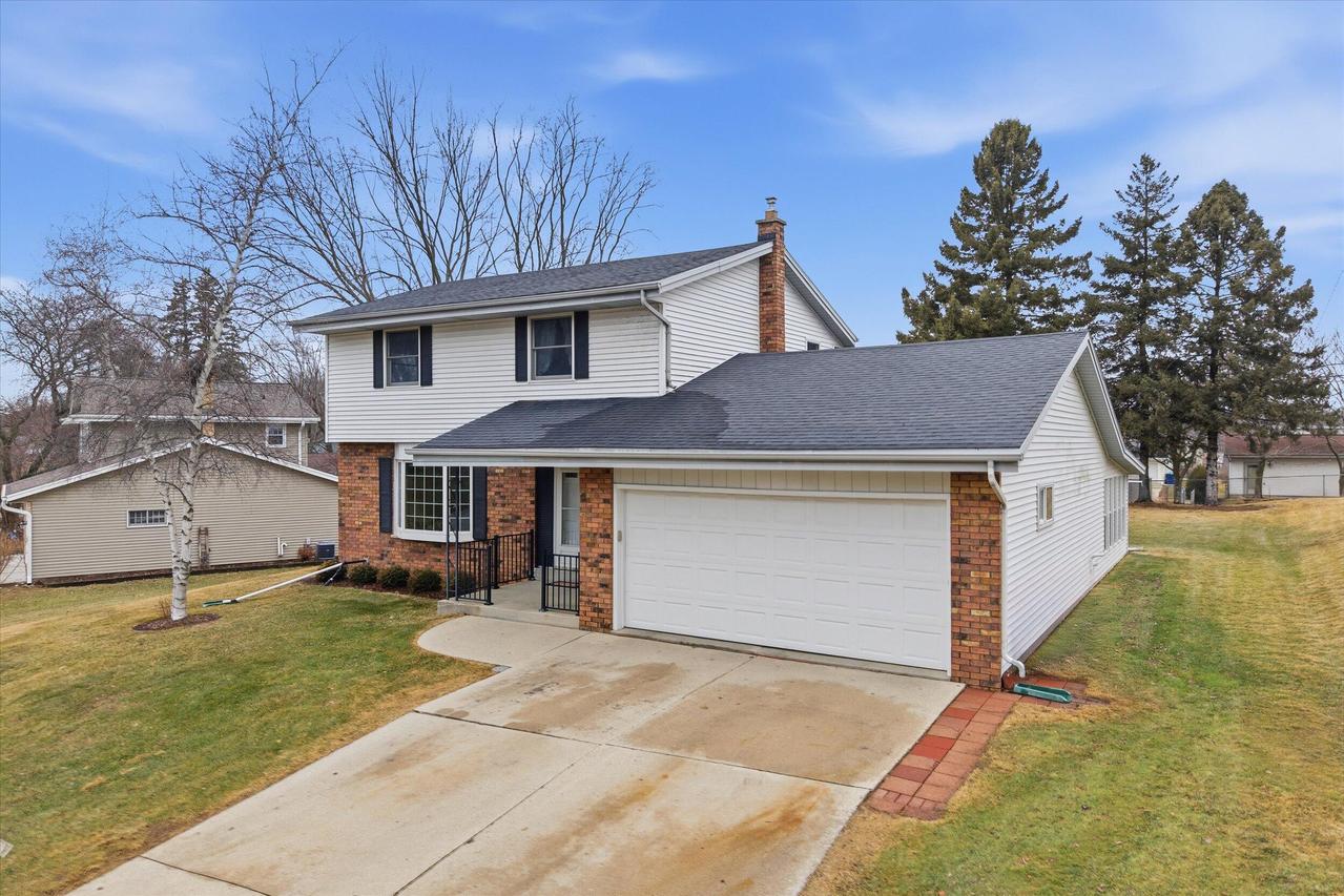 424 E Norport Dr, Port Washington, WI 53074