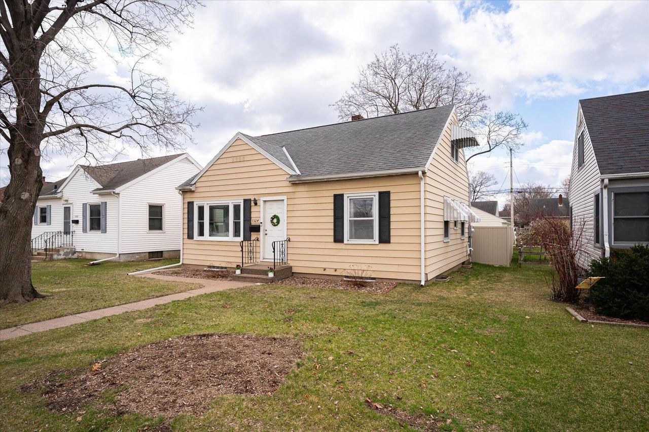 1324 Hyde Ave, La Crosse, WI 54601