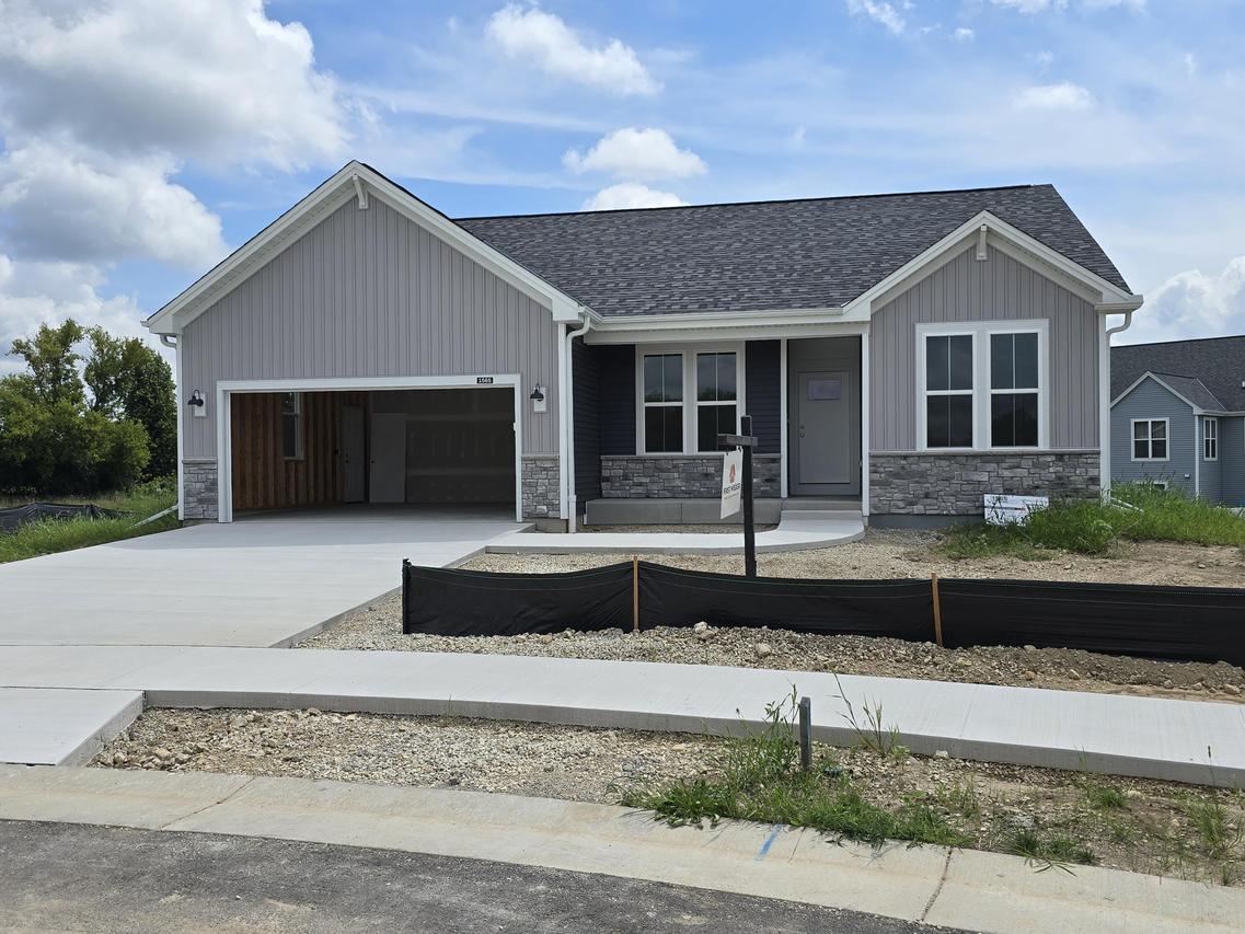 1565 Patton Dr, Hartford, WI 53027