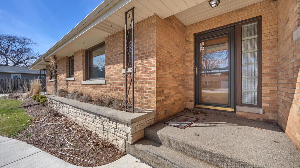 2420 Mayflower Ave, Sheboygan, WI 53083